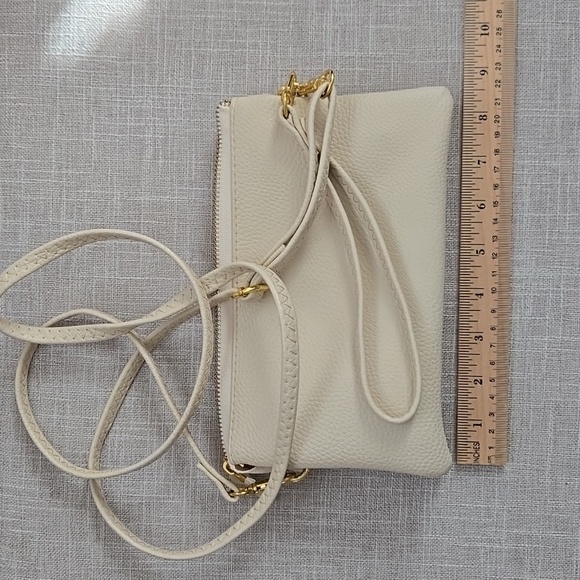Lovely Cream-colored Small Handbag - Picture 12 of 13